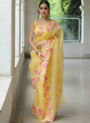Attractive These Party Wear Saree in Fine Colored.These Saree Are Organza And Blouse is Fabricated On Satin Banglori.Its Beautified With Designer Multy Thread Embroidery Work.