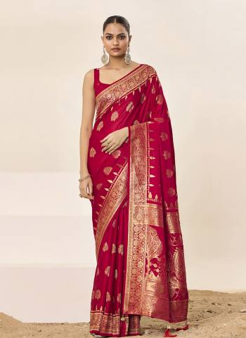 Looking These Party Wear Saree in Fine Colored Pair With Blouse.These Saree and Blouse Are Fabricated On Satin Silk.Its Beautified With Wevon Jacquard Designer.