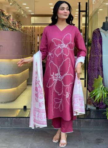 Looking These Suit in Fine Colored Pair With Bottom And Dupatta.These Top And Bottom Are Fabricated On Viscose Chanderi Pair With Chanderi Dupatta.Its Beautified With Designer Embroidery Work Printed .