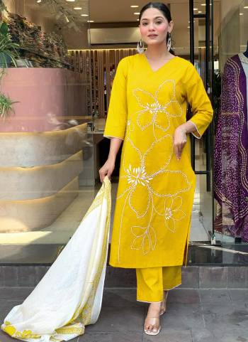 Looking These Suit in Fine Colored Pair With Bottom And Dupatta.These Top And Bottom Are Fabricated On Viscose Chanderi Pair With Chanderi Dupatta.Its Beautified With Designer Embroidery Work Printed .