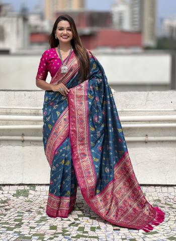 Attractive These Party Wear Saree in Fine Colored.These Saree And Blouse is Fabricated On Patola Silk.Its Beautified With Weaving Meenakari Polka Ikkat Designer.