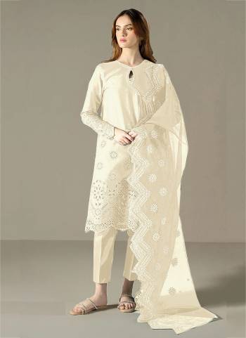Garb These Designer Suit in Fine Colored Pair With Bottom And Dupatta.These Top Are Cotton And Dupatta Are Fabricated On Organza Pair With Cotton Bottom.Its Beautified With Santoon Inner.Its Beautified With Designer Embroidery Work.