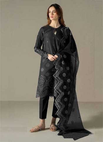 Garb These Designer Suit in Fine Colored Pair With Bottom And Dupatta.These Top Are Cotton And Dupatta Are Fabricated On Organza Pair With Cotton Bottom.Its Beautified With Santoon Inner.Its Beautified With Designer Embroidery Work.