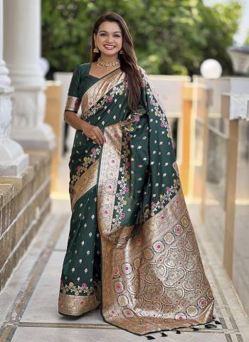 Attrective These Party Wear Saree in Fine Colored.These Saree And Blouse is Fabricated On Banarasi Silk.Its Beautified With Weaving Meenakari Designer.