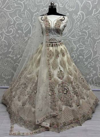 For A Fancy Designer Look,Grab These Lehenga Choli With Dupatta in Fine Colored.These Lehenga And Choli Are Net And Dupatta Are Fabricated On Soft Net Pair.Its Beautified With Designer Peacock Pattern,Sequance,Multy Thread,Dori,Jari Embroidery With Diamond Work. 