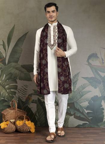 Attrective These Party Wear Readymade Kurta With Dupatta Pair in Fine Colored.These Kurta And Dupatta Are Viscose Rayon Fabricated on Pair.Its Beautified With Designer Thread,Sequance Embroidery Work With Foil Printed Dupatta.