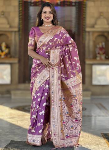Attrective Looking These Party Wear Saree in Fine Colored.These Saree And Blouse is Fabricated On Soft Banarasi Silk.Its Beautified With Weaving Jacquard Designer.
