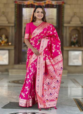 Attrective Looking These Party Wear Saree in Fine Colored.These Saree And Blouse is Fabricated On Soft Banarasi Silk.Its Beautified With Weaving Jacquard Designer.