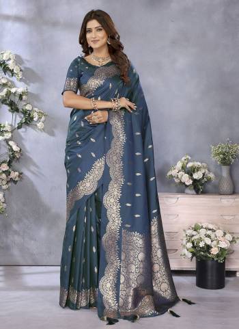 Looking These Festive Wear Saree in Fine Colored.These Saree And Blouse is Fabricated On Banarasi Silk.Its Beautified With Weaving Jacquard Jari Designer.