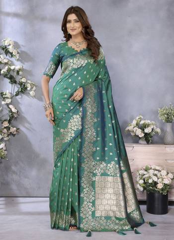 Garb These Festive Wear Saree in Fine Colored.These Saree And Blouse is Fabricated On Banarasi Silk.Its Beautified With Weaving Jacquard Gala Jari Designer.