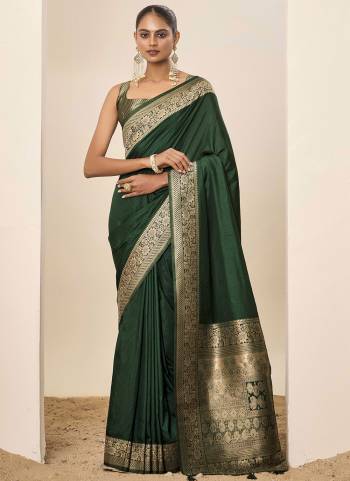 Looking These Party Wear Saree in Fine Colored Pair With Blouse.These Saree and Blouse Are Fabricated On Dolla Silk.Its Beautified With Wevon Jari Galla Designer.