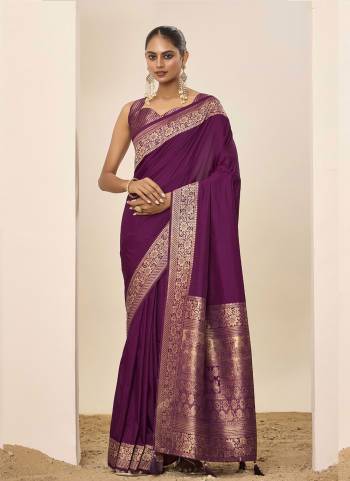 Looking These Party Wear Saree in Fine Colored Pair With Blouse.These Saree and Blouse Are Fabricated On Dolla Silk.Its Beautified With Wevon Jari Galla Designer.