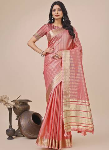 Garb These Party Wear Saree in Fine Colored.These Saree And Blouse is Fabricated On Organza.Its Beautified With Weavon Jari Designer.
