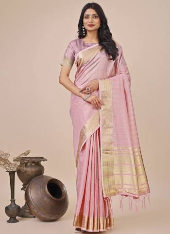 Garb These Party Wear Saree in Fine Colored.These Saree And Blouse is Fabricated On Organza.Its Beautified With Weavon Jari Designer.
