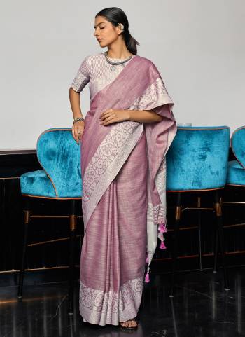 Looking These Party Wear Saree in Fine Colored.These Saree And Blouse is Fabricated On linen.Its Beautified With Weavon Designer.