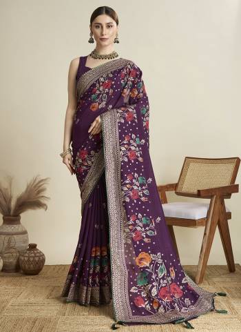 Garb This Party Wear Saree Paired With Blouse.This Saree And Blouse Are Cotton Fabric With Wevon With  Designer Table Printed. Buy This Pretty Saree Now.
