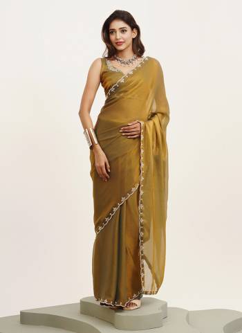 Attractive These Fancy Party Wear Saree in Fine Colored.These Saree Are Satin And Blouse is Fabricated On Art Silk Pair.Its Beautified With Fancy Beads And Stone Work Disigner Saree.