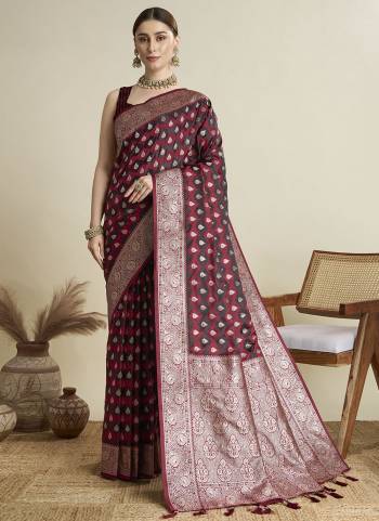 Garb This Party Wear Saree Paired With Blouse.This Saree And Blouse Are Satin Silk Fabric With Wevon Jari Designer. Buy This Pretty Saree Now.