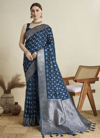 Garb This Party Wear Saree Paired With Blouse.This Saree And Blouse Are Satin Silk Fabric With Wevon Jari Designer. Buy This Pretty Saree Now.