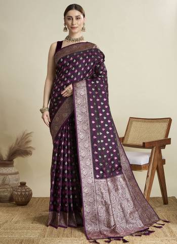 Garb This Party Wear Saree Paired With Blouse.This Saree And Blouse Are Satin Silk Fabric With Wevon Jari Designer. Buy This Pretty Saree Now.