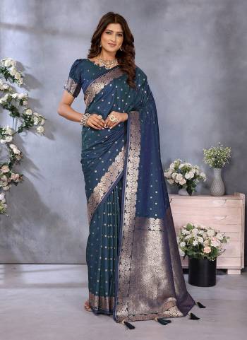 Looking These Festive Wear Saree in Fine Colored.These Saree And Blouse is Fabricated On Banarasi Silk.Its Beautified With Weaving Jacquard Jari Goli Designer.
