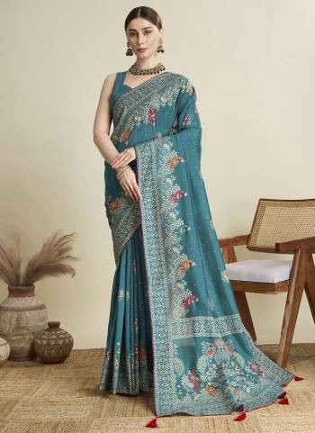 Looking This Party Wear Saree Paired With Blouse.This Saree And Blouse Are Cotton Fabric With Designer Table Printed With Foil Printed. Buy This Pretty Saree Now.