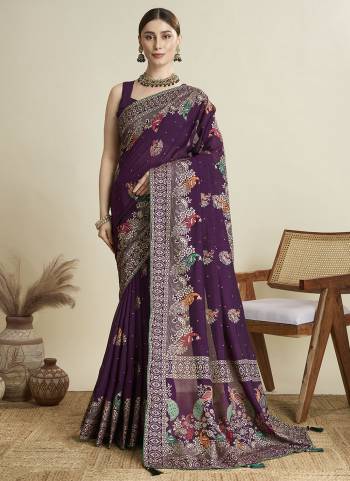 Looking This Party Wear Saree Paired With Blouse.This Saree And Blouse Are Cotton Fabric With Designer Table Printed With Foil Printed. Buy This Pretty Saree Now.
