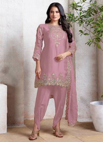 Looking These Designer Patiyala Suit in Fine Colored Pair With Bottom And Dupatta.These Top Are Faux Georgette And Dupatta Are Fabricated On Faux Georgette Pair With Santoon Bottom.Its Beautified With Santoon Inner.Its Beautified With Designer Embroidery Work.