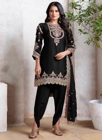 Looking These Designer Patiyala Suit in Fine Colored Pair With Bottom And Dupatta.These Top Are Faux Georgette And Dupatta Are Fabricated On Faux Georgette Pair With Santoon Bottom.Its Beautified With Santoon Inner.Its Beautified With Designer Embroidery Work.