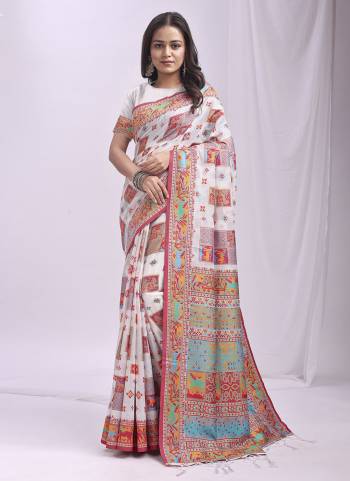 Looking These Fastive Wear Saree in Fine Colored.These Saree And Blouse is Fabricated On Linen Cotton.Its Beautified With Weavon Thread Designer.