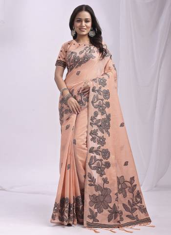 Looking These Fastive Wear Saree in Fine Colored.These Saree And Blouse is Fabricated On Linen Cotton.Its Beautified With Weavon Thread Designer.