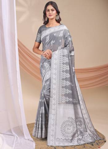 Attractive These Fastive Wear Saree in Fine Colored.These Saree And Blouse is Fabricated On Linen Cotton.Its Beautified With Weavon Jacquard Designer.