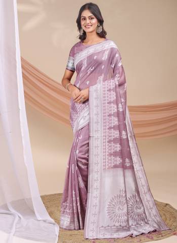 Attractive These Fastive Wear Saree in Fine Colored.These Saree And Blouse is Fabricated On Linen Cotton.Its Beautified With Weavon Jacquard Designer.