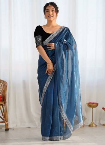 Attrctive Looking These Party Wear Saree in Fine Colored.These Saree Are Twill Net And Blouse is Velvet Fabricated.Its Beautified With Designer Rich Gold Jari,Sequance Embroidery Work.
