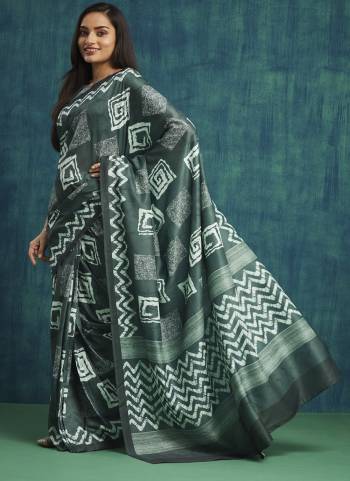 Attractive These Party Wear Ready To Wear Saree in Fine Colored.These Saree Are Muslin And Blouse is Muslin Fabricated.Its Beautified With Designer Digital Printed.