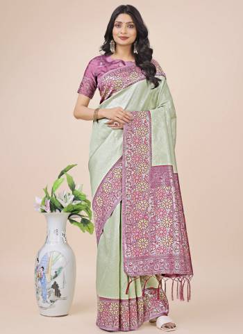 Garb These Fastive Wear Saree in Fine Colored.These Saree And Blouse is Fabricated On Lichi Silk.Its Beautified With Weavon Thread Designer.