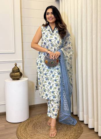 Garb These Suit in Fine Colored Pair With Bottom And Dupatta.These Top And Bottom Are Fabricated On Cotton Slub Pair With Chander Cotton Dupatta.Its Beautified With Designer Floral Printed .