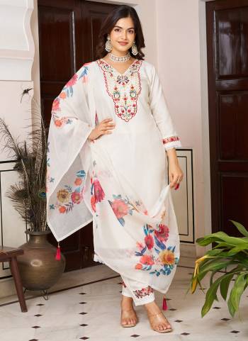 Attractive These Suit in Fine Colored Pair With Bottom And Dupatta.These Top And Bottom Are Fabricated On Chanderi Silk Pair With Chanderi Dupatta.Its Beautified With Designer Embroidery Work,Printed .