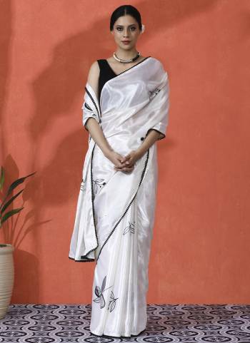 Looking These Party Wear Saree in Fine Colored.These Saree is Fabricated On Chinon Pair With Chinon Blouse.Its Beautified Designer Digital Printed.