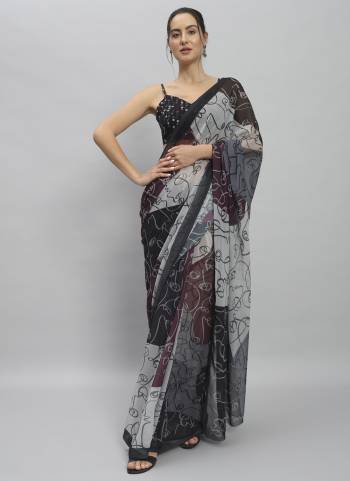 Attrective These Party Wear Saree in Fine Colored.These Saree And Blouse is Fabricated On Georgette.Its Beautified With Designer Printed.