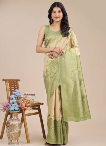 Garb These Fastive Wear Saree in Fine Colored.These Saree And Blouse is Fabricated On Banarasi Silk.Its Beautified With Weavon Jacquard Designer.