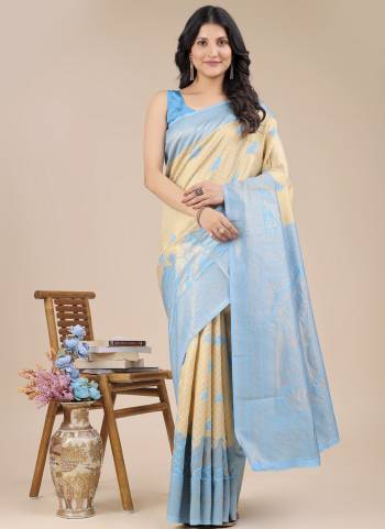 Garb These Fastive Wear Saree in Fine Colored.These Saree And Blouse is Fabricated On Banarasi Silk.Its Beautified With Weavon Jacquard Designer.