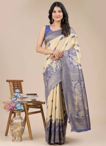 Garb These Fastive Wear Saree in Fine Colored.These Saree And Blouse is Fabricated On Banarasi Silk.Its Beautified With Weavon Jacquard Designer.