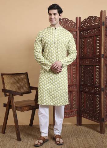For A festive And Party Wear,Looking These Readymade Kurta With Payjama in Fine Colored.These Kurta is Fabricated On Cotton And Art Silk Payjama With Designer Printed With Chikankari Embroidery Work.Buy Now.