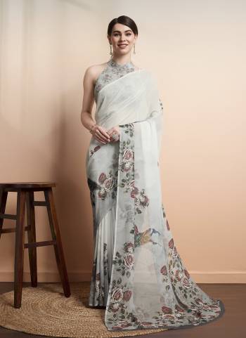 Attrective These Party Wear Saree in Fine Colored.These Saree And Blouse is Fabricated On Georgette.Its Beautified With Designer Printed.