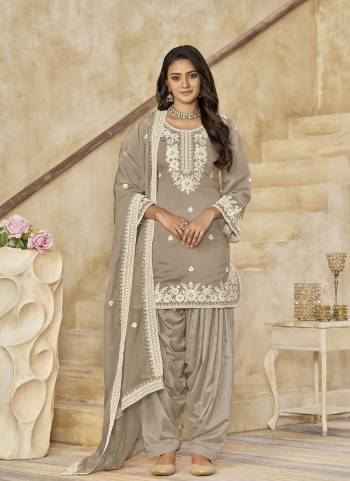 Looking These Beautiful Party Wear Fine Color Salwar Suits.These Top Are Roman Silk And Dupatta Are Organza And Bottom Santoon Fabricated.Its Beautified With Designer Embroidery Work.