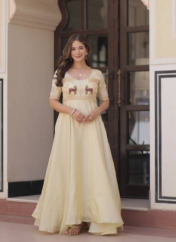  Looking These Beautiful Looking Readymade Long Gown.These Gown is Fabricated On Gold Crush.Its Beautified With Designer Beads Embroidery Work.