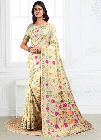 Garb These Fastive And Party Wear Saree in Fine Colored.These Saree And Blouse is Fabricated On Linen Cotton.Its Beautified With Weavon Jacquard Thread Designer.