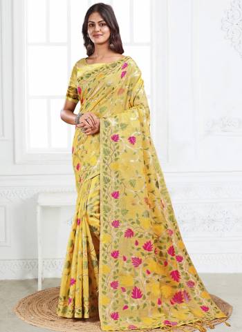 Garb These Fastive And Party Wear Saree in Fine Colored.These Saree And Blouse is Fabricated On Linen Cotton.Its Beautified With Weavon Jacquard Thread Designer.