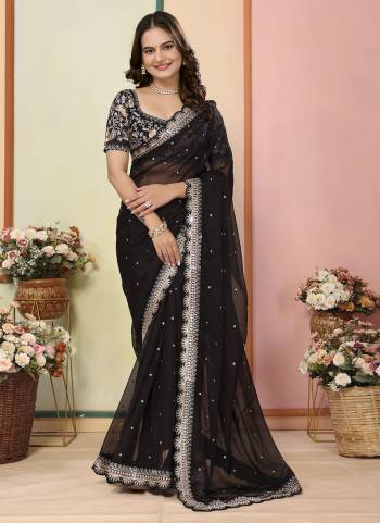 Attractive These Fastival Saree in Fine Colored.These Saree Are Organza And Blouse is Art Silk Fabricated.Its Beautified With Designer Embroidery Work.